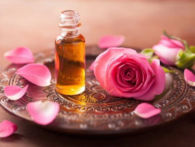 Rožno olje je lahko še posebej koristno za obnovo kožnih celic. 
