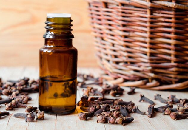 Vodniki za aromaterapijo dajejo prednost olju nageljnovih žbic